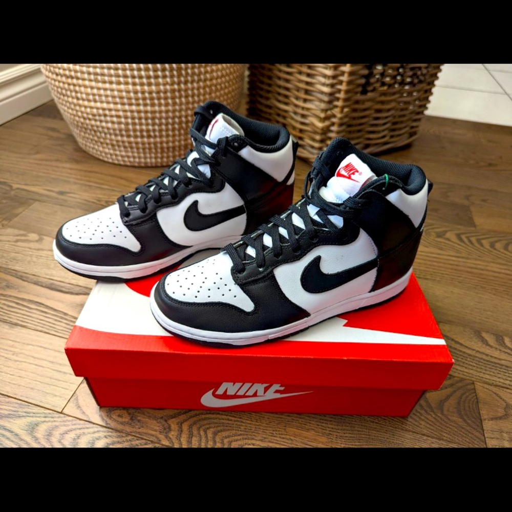 BNWT NIKE DUNK HIGH PANDA!!